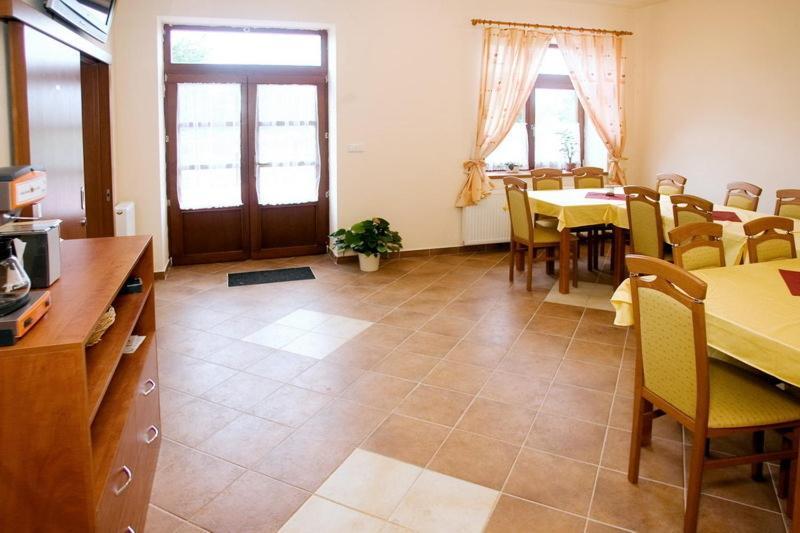 Pension Smetanuv Statek Hradec Králové Dış mekan fotoğraf